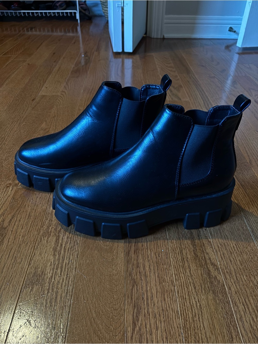 Boohoo Black Chunky Chelsea Platform Booties